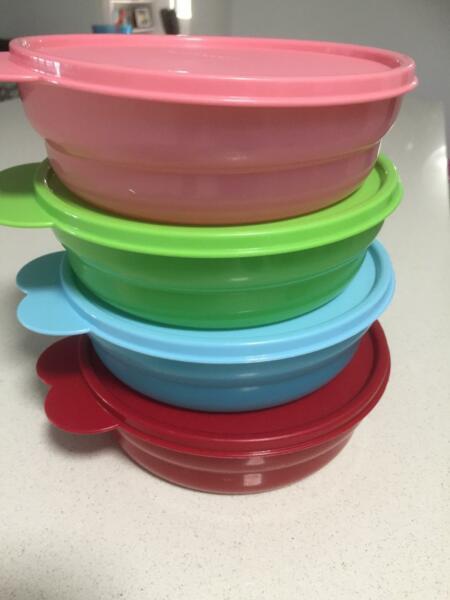 4 X TUPPERWARE BOWLS WITH LIDS
