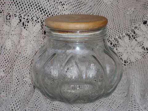 DECORATIVE GLASS STORAGE JAR WITH LID 15.5CM CLEAN