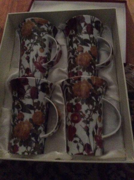 Brand new mugs floral x 1 box only in minimal cat currant $59.00