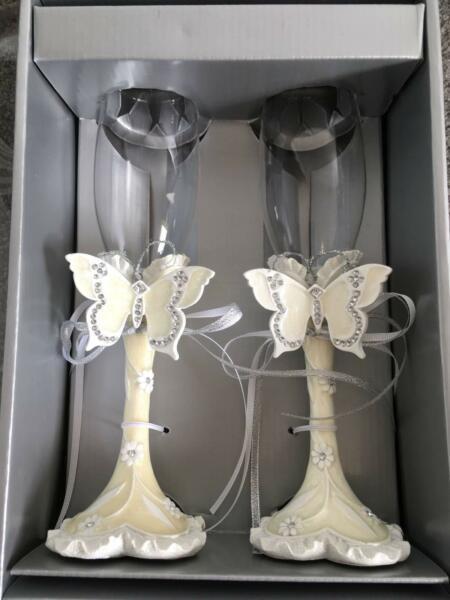 Wine Glass Set - White wedding butterfly wine glasses - Like New