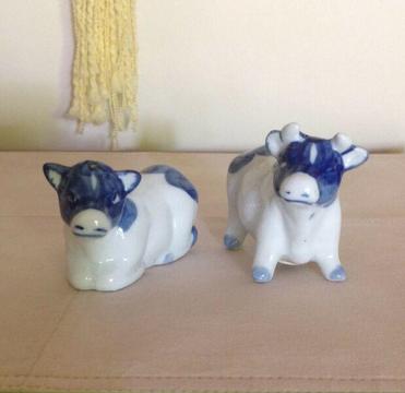 Kitsch Cow & Bull Salt and Pepper Shakers, Collectable. White/Blue