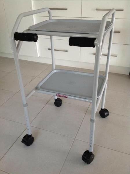 Meal tray trolley with 2 removable trays