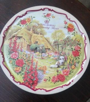 Royal Albert 1996 Collectable Embossed Tin 