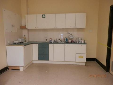 Quality kitchen & wall-unit - ready to re-assemble