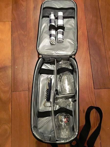 PICNIC ZIP-UP SHOULDER BAG WITH 2 ACRYLIC GLASSES etc - NEW!!