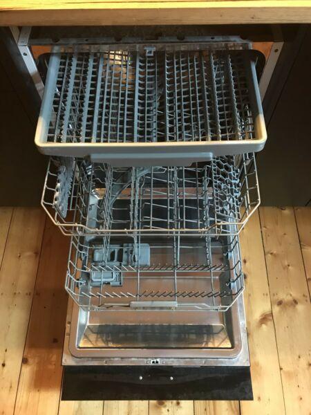 Fully Integrated Beaumatic Dishwasher