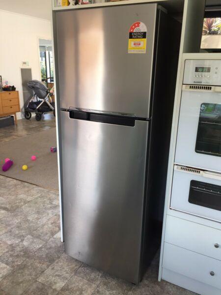 Samsung 341 L top mount refrigerator (rrp $758)