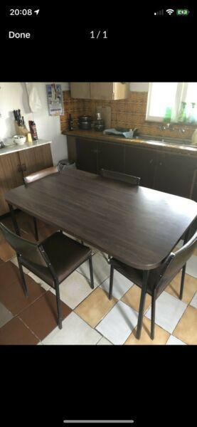 KITCHEN/MEALS TABLE IN GOOD CONDITION