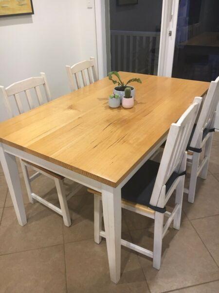 Provincial Kitchen / Dining table and 6 chairs