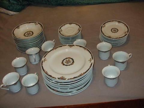 Good Condition Dinner Set 51 piece Including Plates, Bowls & Cups