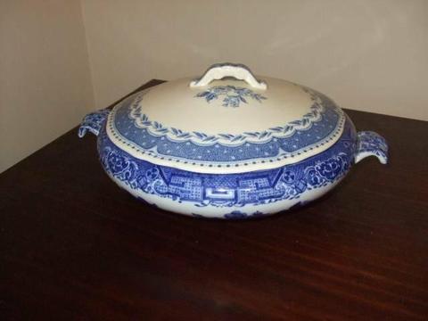 Blue and White Tureen 24 cm Diameter by Fenton in Good Condition