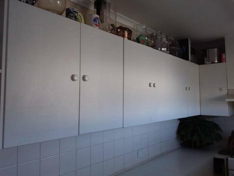 White kitchen cabinets 11mtrs long (floor/hanging) gas stove 2nd