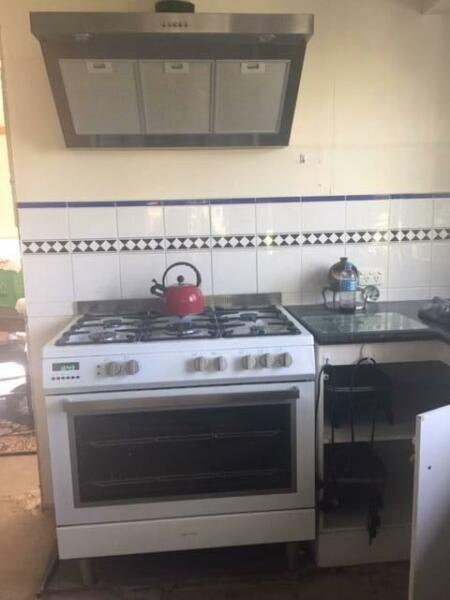 Large Standalone Gas/Electric Cooker/Oven with Rangehood