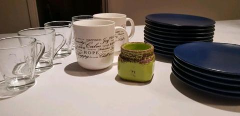 Plates and mugs bundle