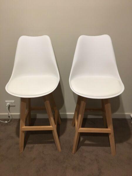 Bar stools white