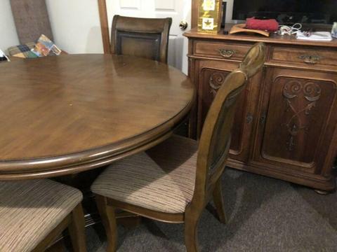 Dining table with four chairs, round