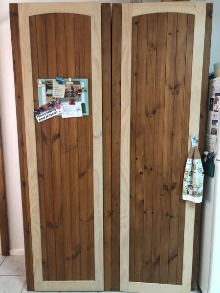 SOLID PINE WOOD- Great if looking to give your kitchen a lift
