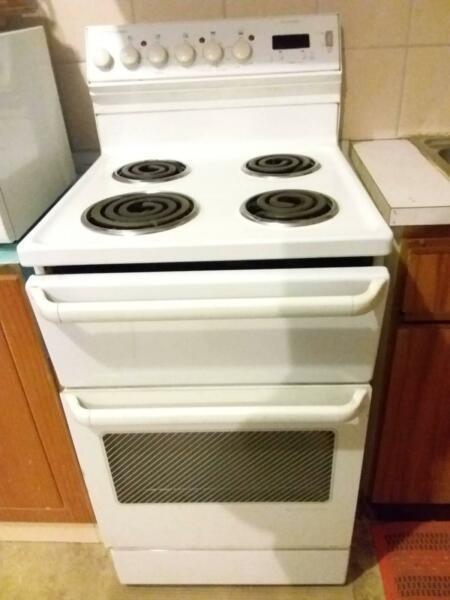 ELECTRIC FREE STANDING STOVE/GRILL/OVEN