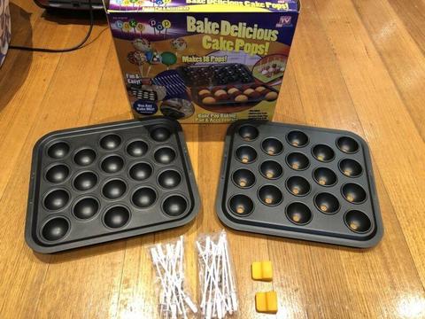 Cake Pop baking pan and accessories