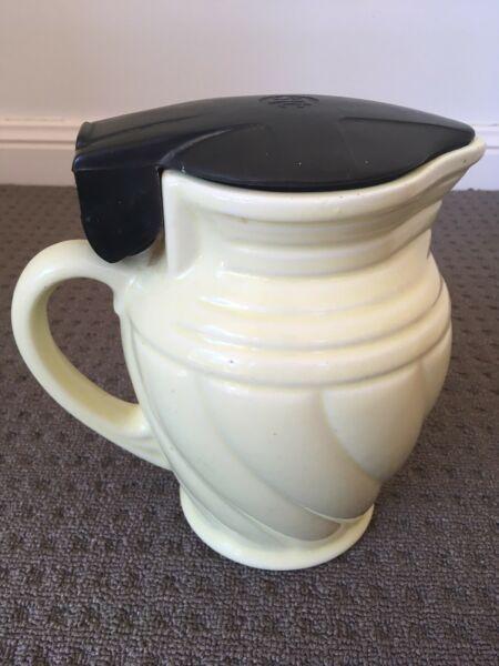 Vintage electric ceramic kettle with Bakelite lid