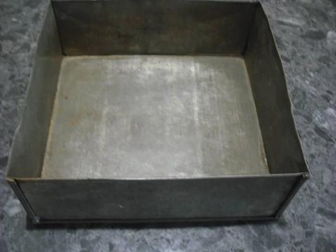 CHRISTMAS CAKE TIN ,Square ,hard to find