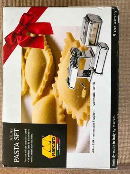 Atlas Mercato Pasta maker with attachments