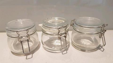 3 Jam storing jars with rubber seal