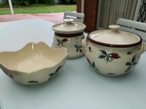 Yarra Glen handmade pottery : set of 3 items