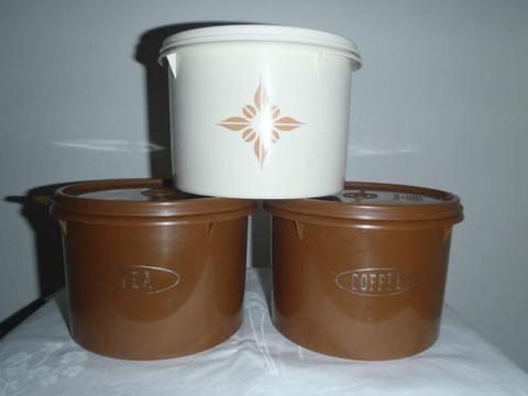 Vintage Tupperware canisters - Set of 3