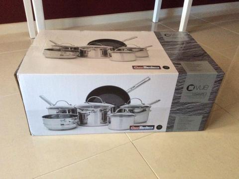 Vue stainless steel induction 6 piece Cookware Set. Mugs & glass