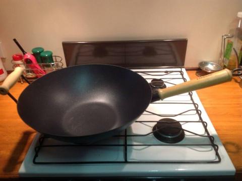 Large Typhoon non stick Wok 36cm New has not been use paid 59.95