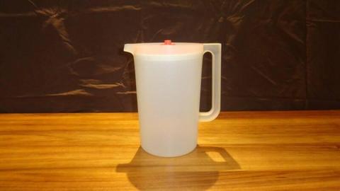Tupperware vintage 3L jug