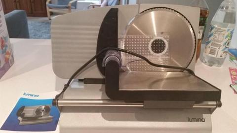 Meat slicer - Near new condition