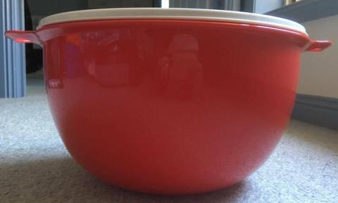 **Brand New** TUPPERWARE That's-a-Bowl, Huge 10L