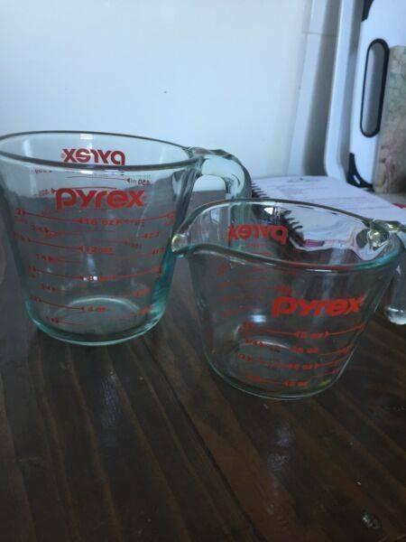Pyrex kitchen measuring cups