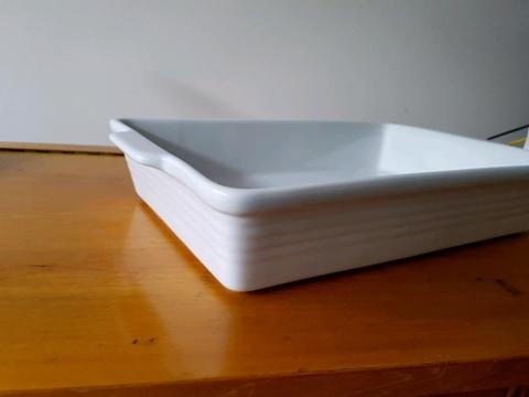 Oven baking dish - great condition
