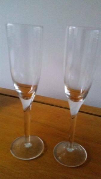 2 glass champagne flutes / glasses