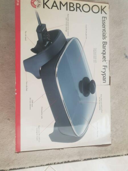 Brand New Essential banquet frypan never used