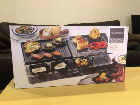 Davis and Waddell - Taste 8 Person Electric Party Grill NEW