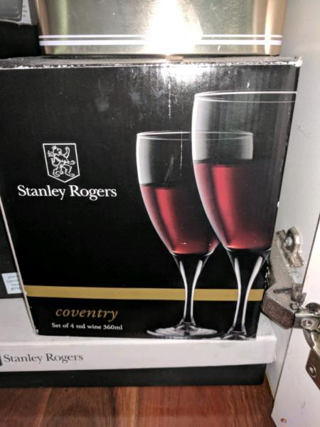 Stanley Rogers wine glasses (4)