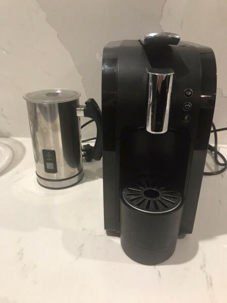 Coffee pod machine and milk frother