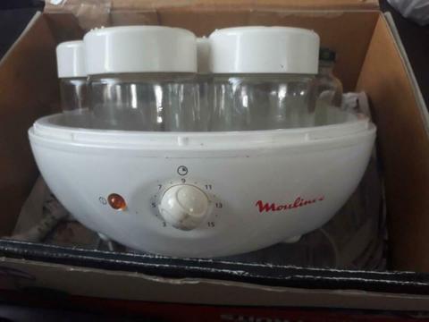 Moulinex Yogurta Yogurt Maker-Used comes with 7 cups,Manual & Rec