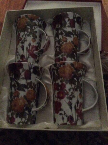Mugs 4 in gift padded box,brand new