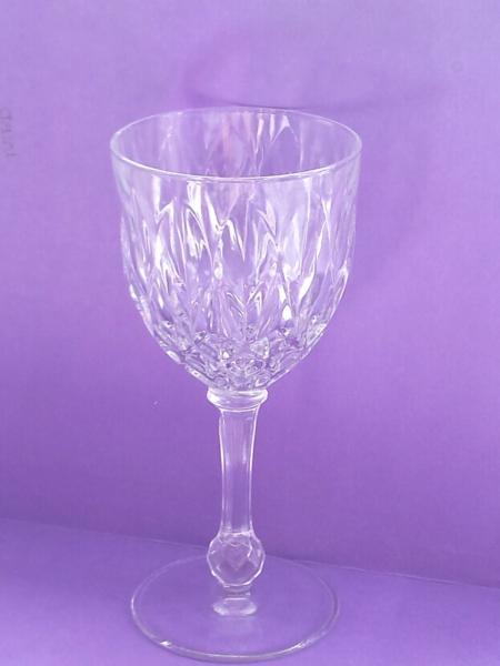 Vintage Wine glasses 5x. Tall 17cm, diameter 8cm. Good condition