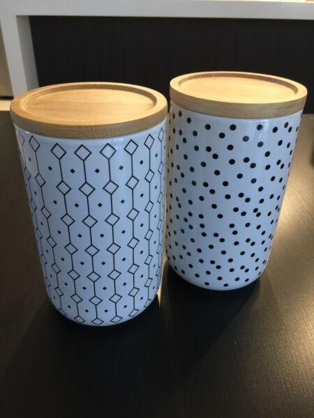 Set of Canisters with lid
