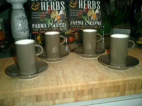 SALT & PEPPER Set 4 Short Black / Mini Cappuccino Mugs & Saucers