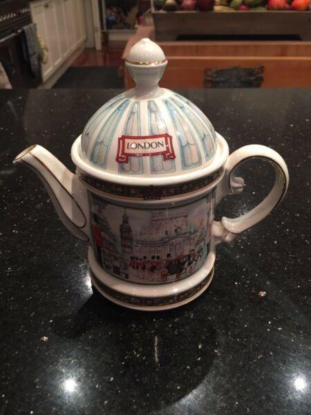 Antique style English tea pot