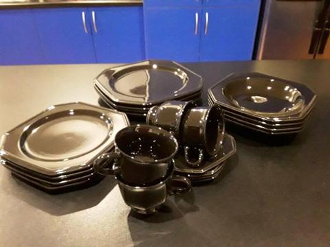 MIKASA DINNER SET. BLACK. SETTING FOR 4