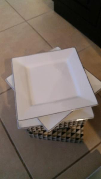 Maxwell Williams Porcelain Square Plates