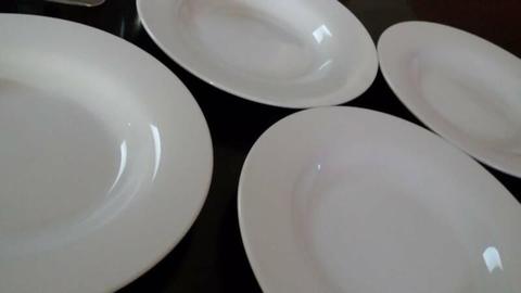 White dinner dishes (set 4)
